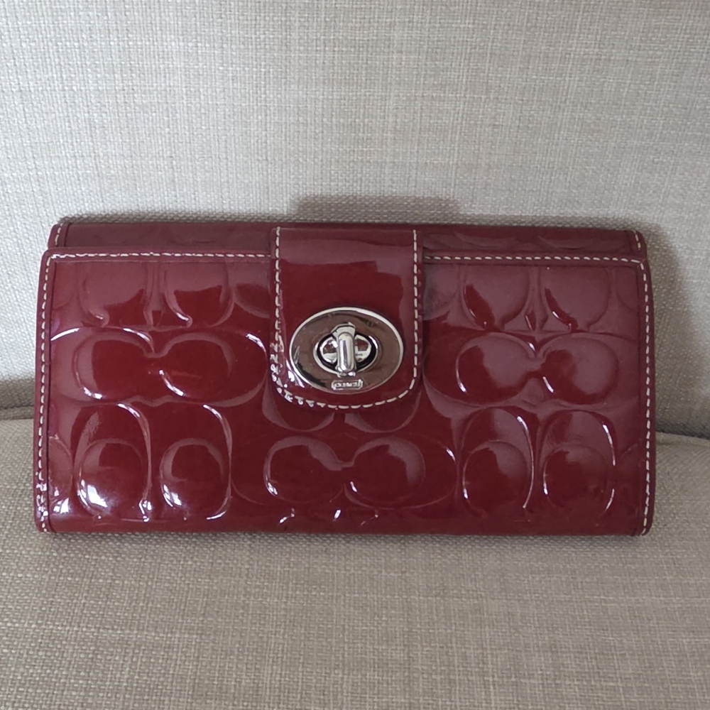 Vintage Coach Brick Red Signature Embossed Patent Leather Turnlock Wallet